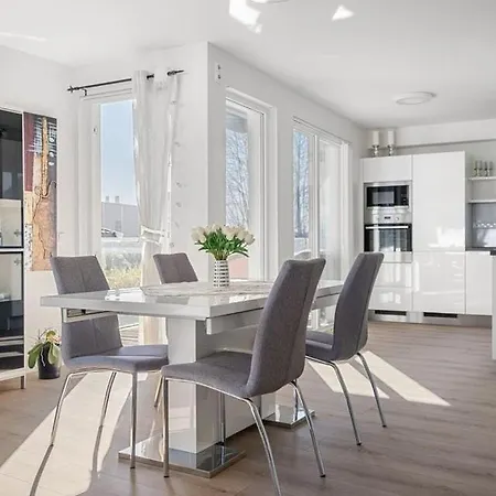 A Cozy Three Bedroom For Rent Apartment Heimdal