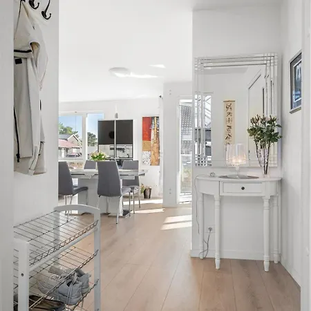 A Cozy Three Bedroom For Rent *