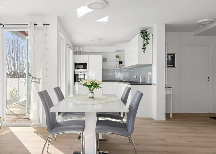 דירה A Cozy Three Bedroom For Rent *