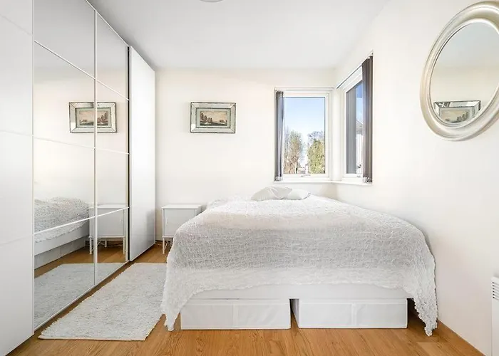A Cozy Three Bedroom For Rent דירה